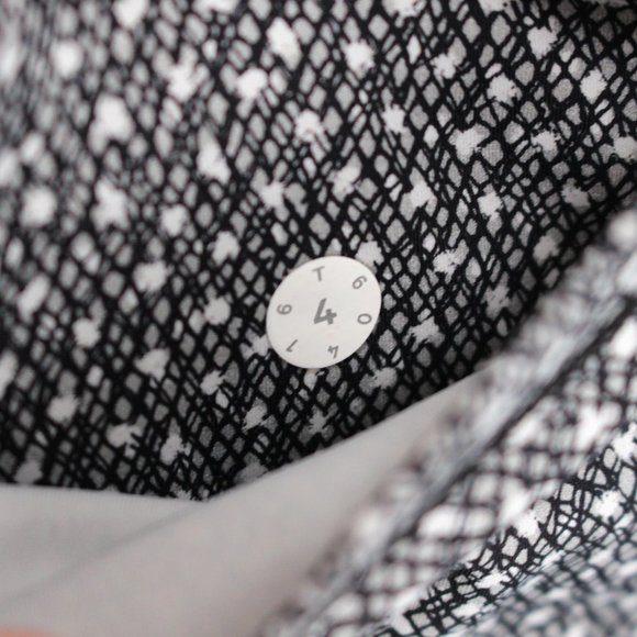 Lululemon Black White Speckled Pattern Cropped Legging Side Pockets size 4 Small - Picture 6 of 6